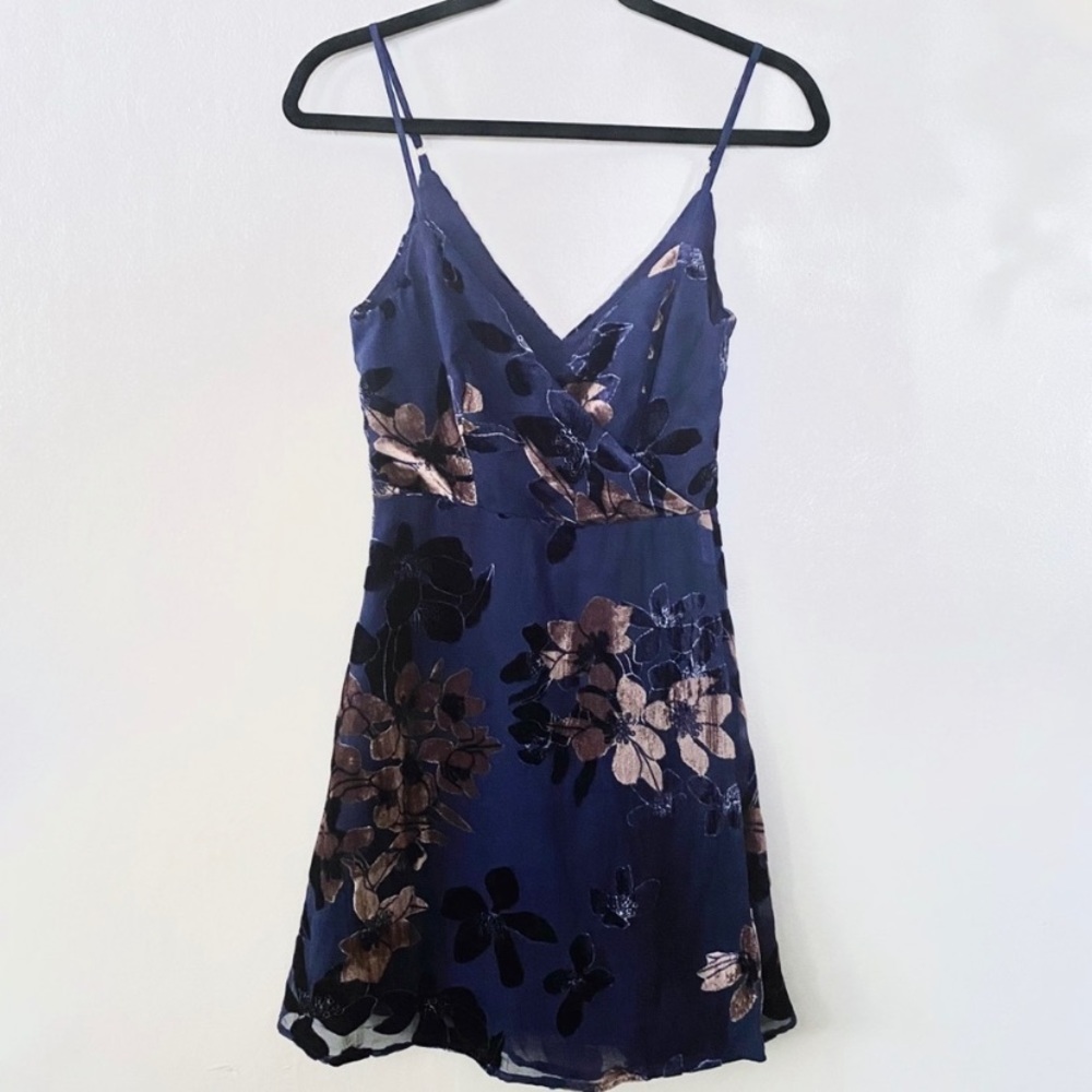NWT Lulus Afterparty velvet floral mini dress size xs - Picture 2 of 8